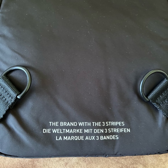 ADIDAS ORIGINALS NWT AUTHENTIC BLACK MICRO CROSSBODY & BACKPACK ALL IN ONE - Picture 9 of 15